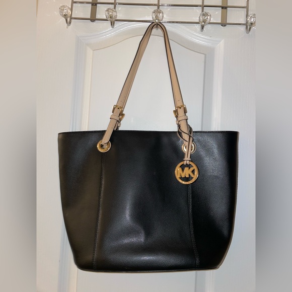 MICHEAL KORS black purse - Picture 1 of 3